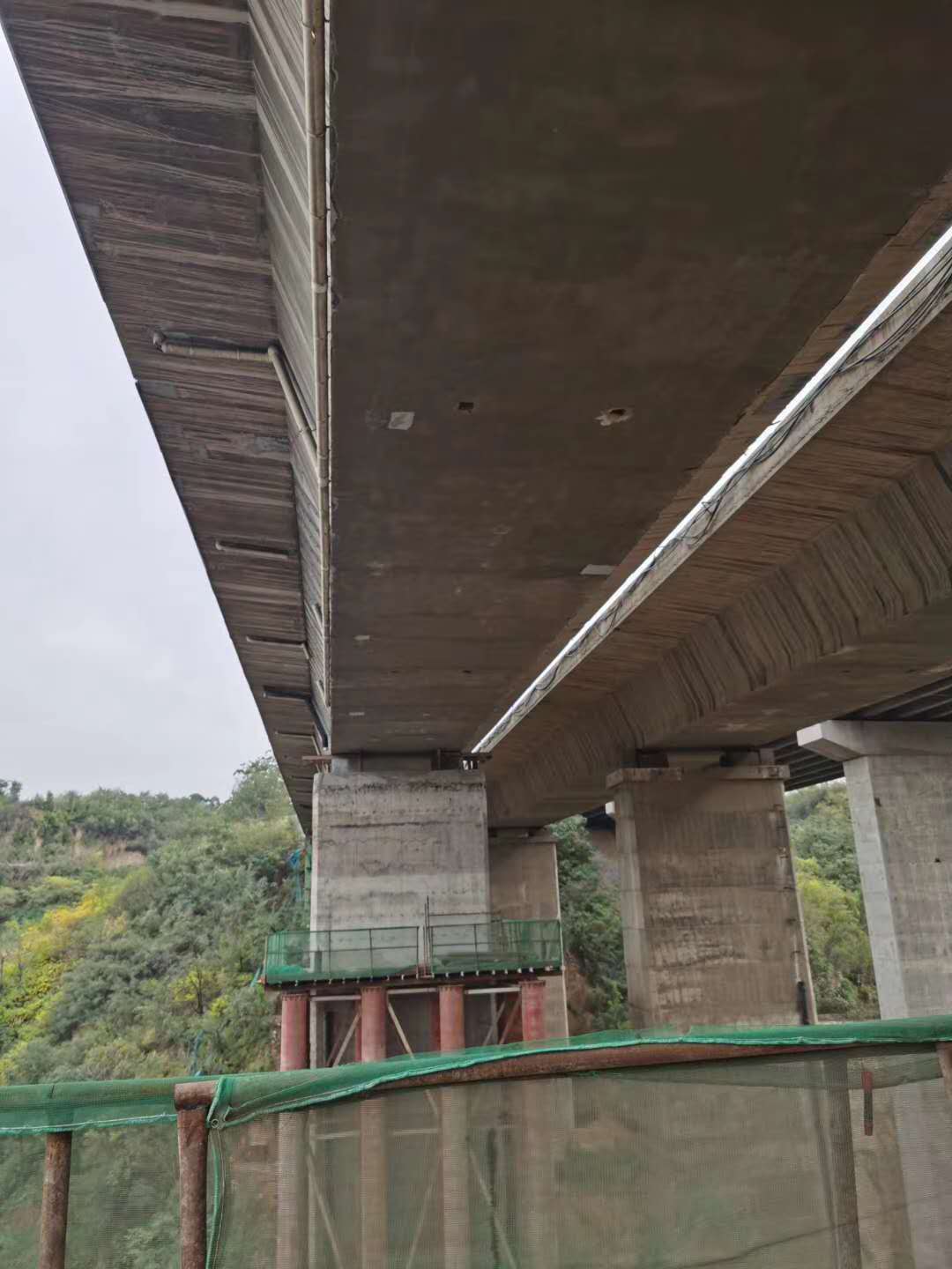 淮上桥梁加固前制定可行设计方案图并用对施工方法